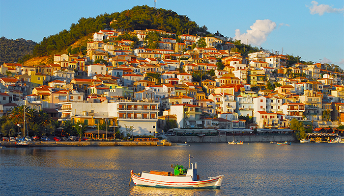 Πλωμάρι - Το χωριό του Ούζου και του Μεζέ
